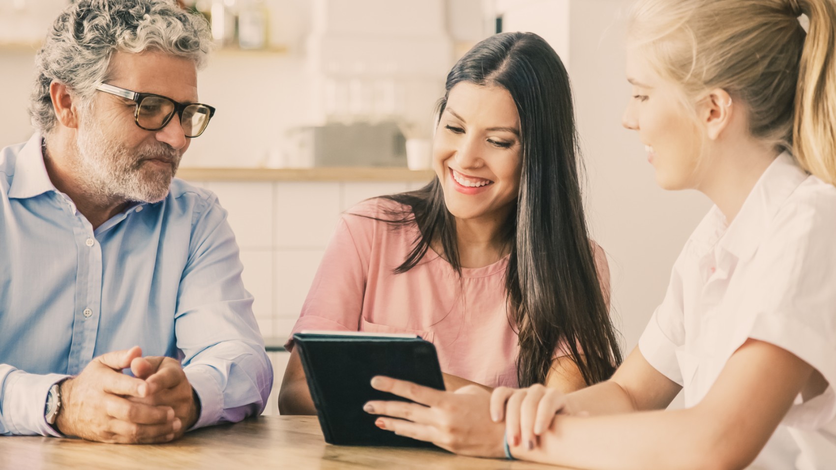 Top 10 Customer Communication Trends Reshaping Business Communication